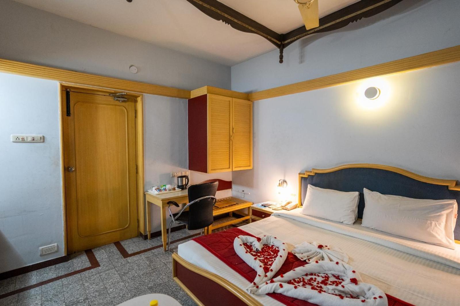 Sree Bharani Hotels Tirunelveli Buitenkant foto
