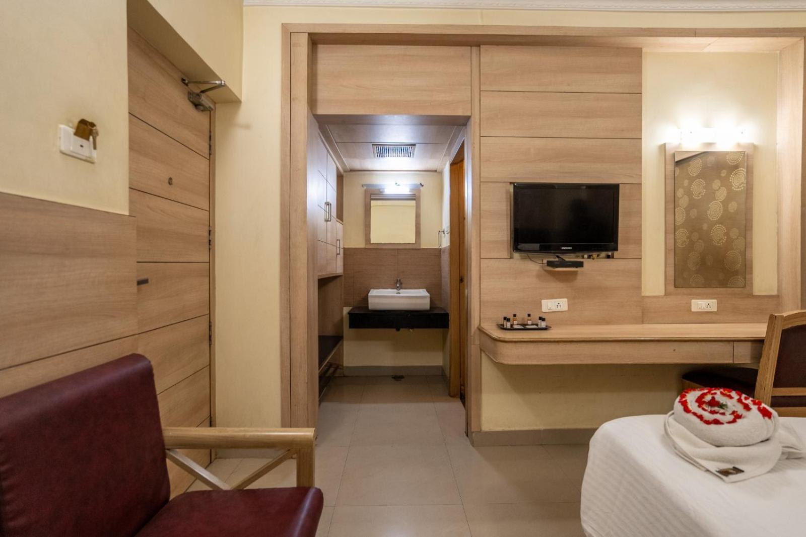 Sree Bharani Hotels Tirunelveli Buitenkant foto