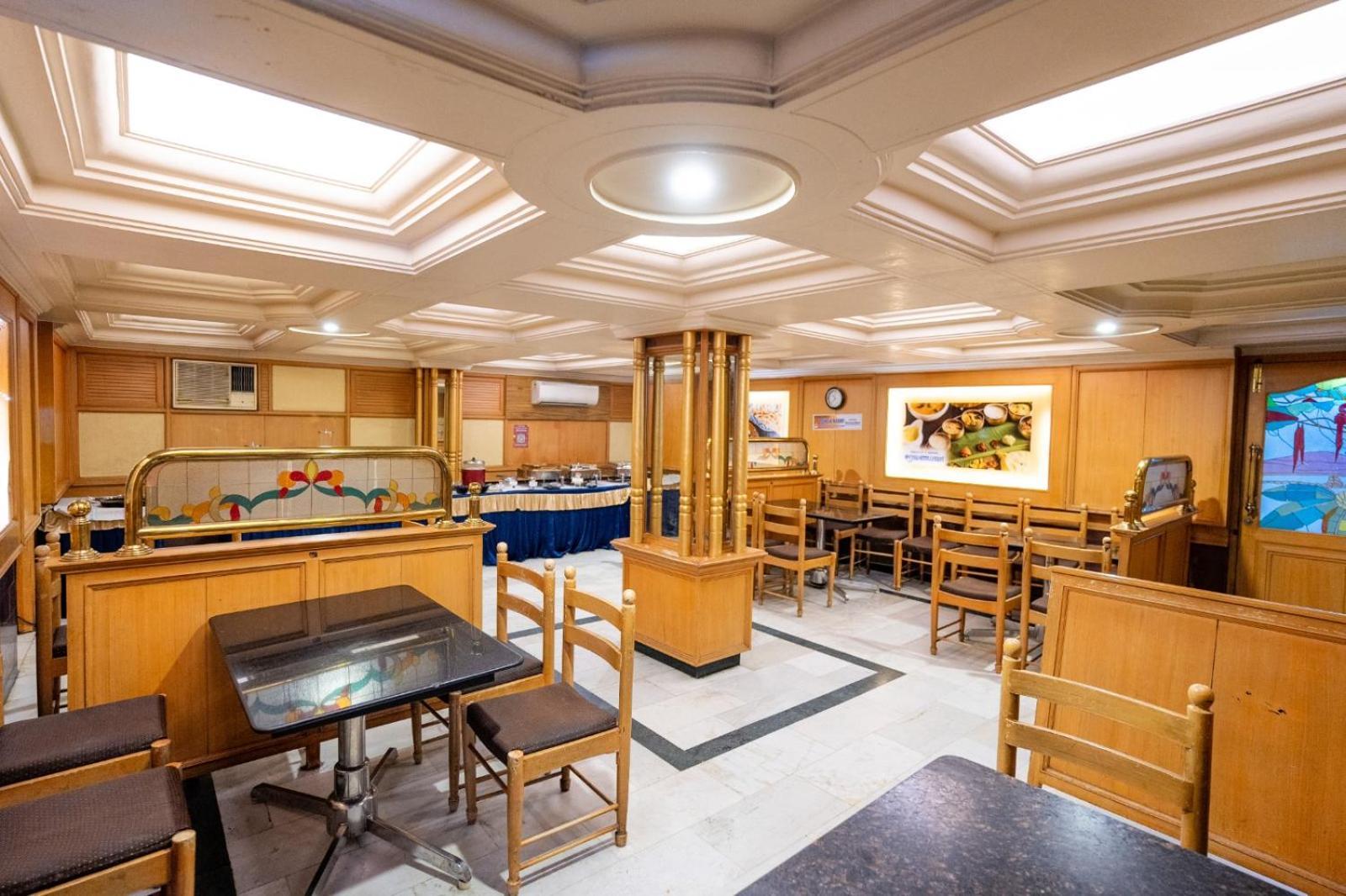 Sree Bharani Hotels Tirunelveli Buitenkant foto